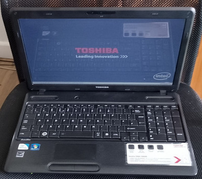 Toshiba Sat C660 Laptop - 2,30ghz - 4gb Ram - 500gb HD - neuer Akku - Windows 7