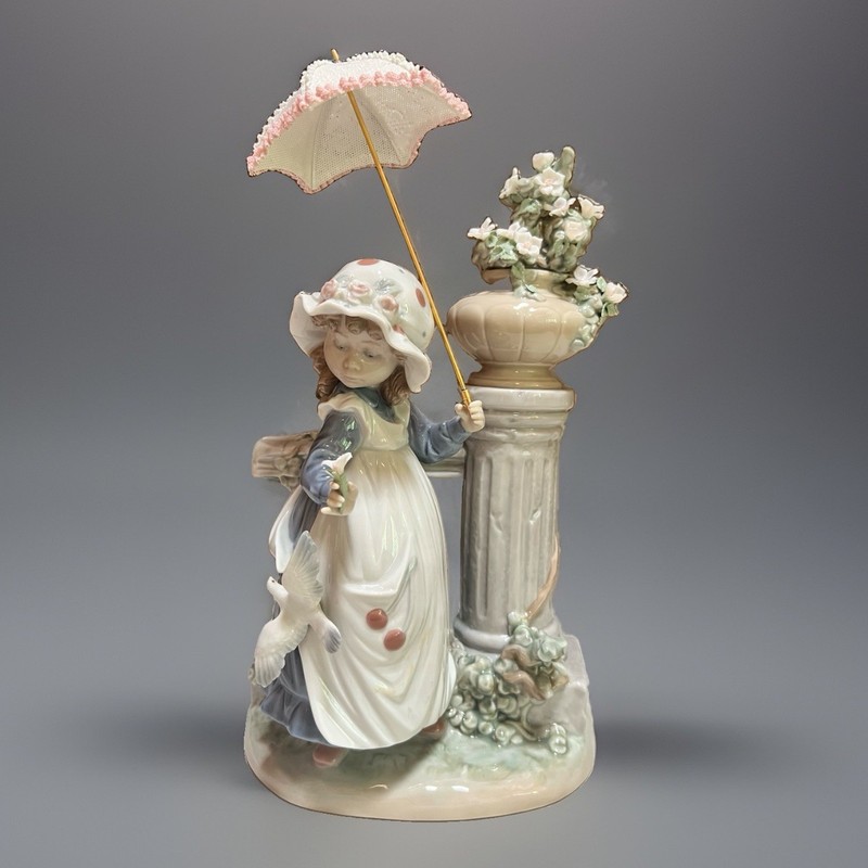 LLADRÓ FIGURINE - GLORIOUS SPRING ITEM #01005284, RETIRED 2007, MINT CONDITION