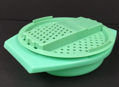 Tupperware 786-7 Jadeite Green Cheese Vegetable Grater Shredder Slicer w/ Bowl