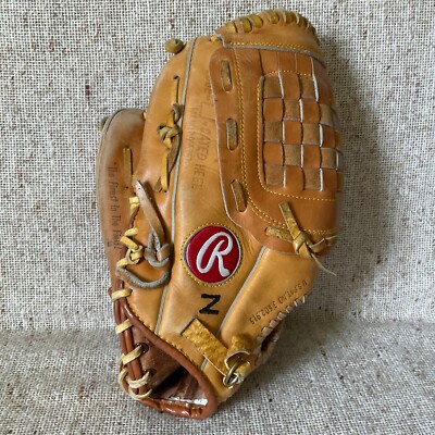 Left hand throw LHT baseball glove Rawlings WW25 Edge-U-Cated Heel