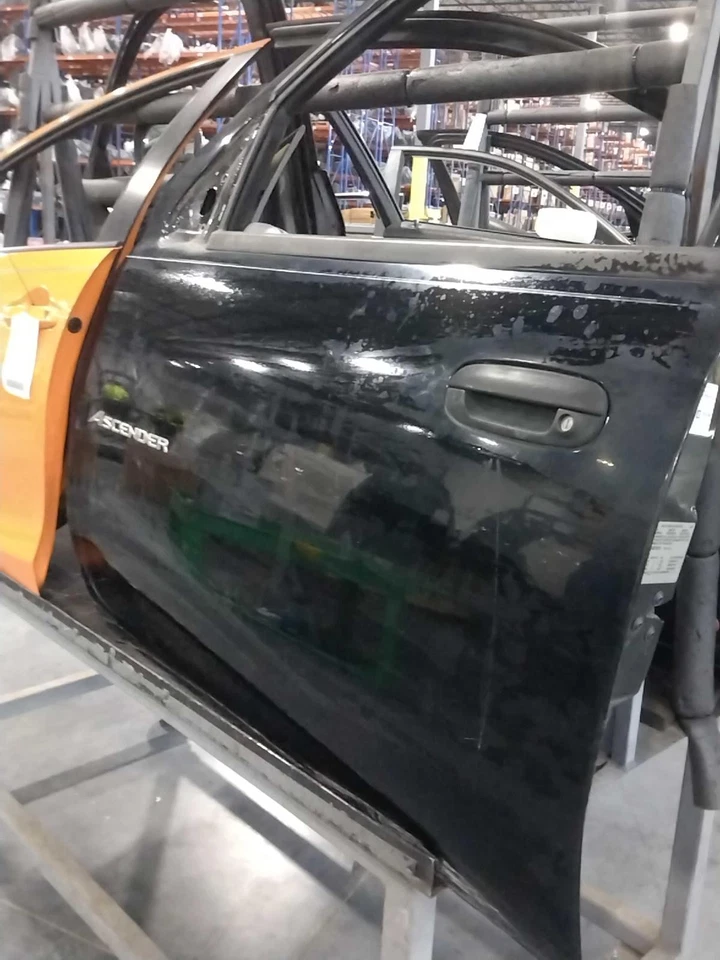 Conjunto de puerta delantera izquierda usado se adapta a: Isuzu Ascender 2006 carcasa de puerta tiene bajo Foto 2 de 4