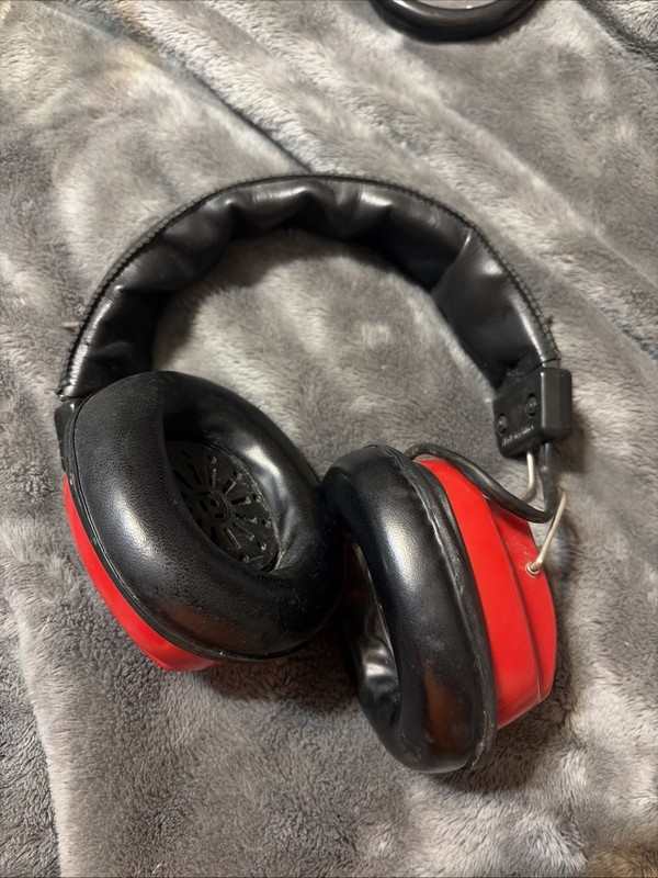 Winston Motorsports NASCAR AM/FM Wireless Headphones Vintage right Ear Works On