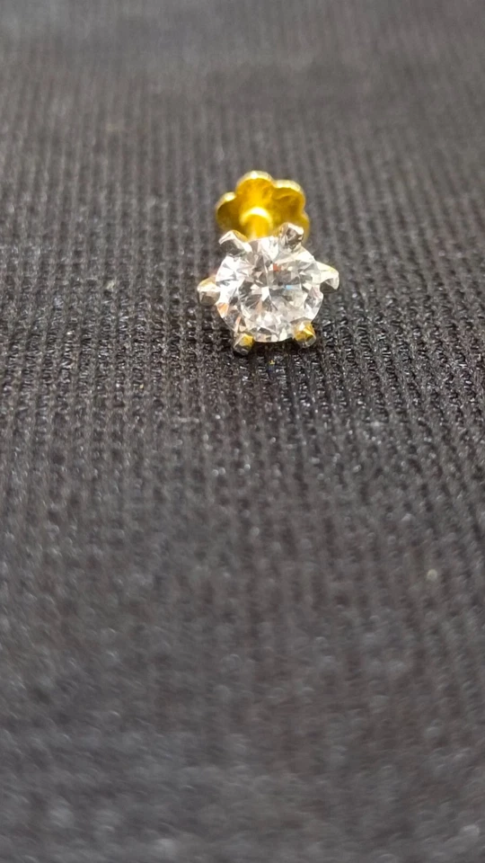 Anillo nariz diamante simulado 0,50 quilates enchapado en oro amarillo 14 k tornillo pasador nariz pasador Foto 2 de 4