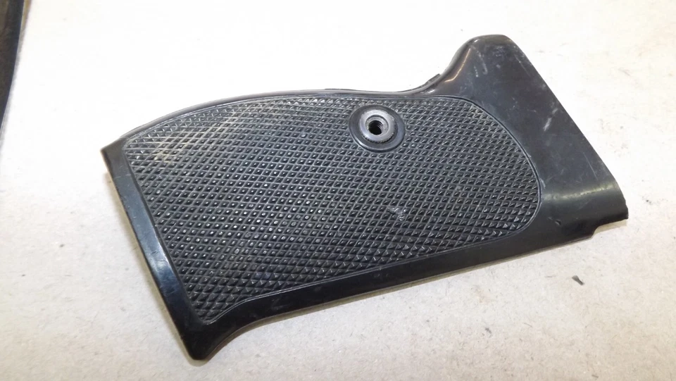 Послевоенные клетчатые ручки Walther P38 P1 - бакелит - заводской изготовитель оборудования - Изображение 3 из 4