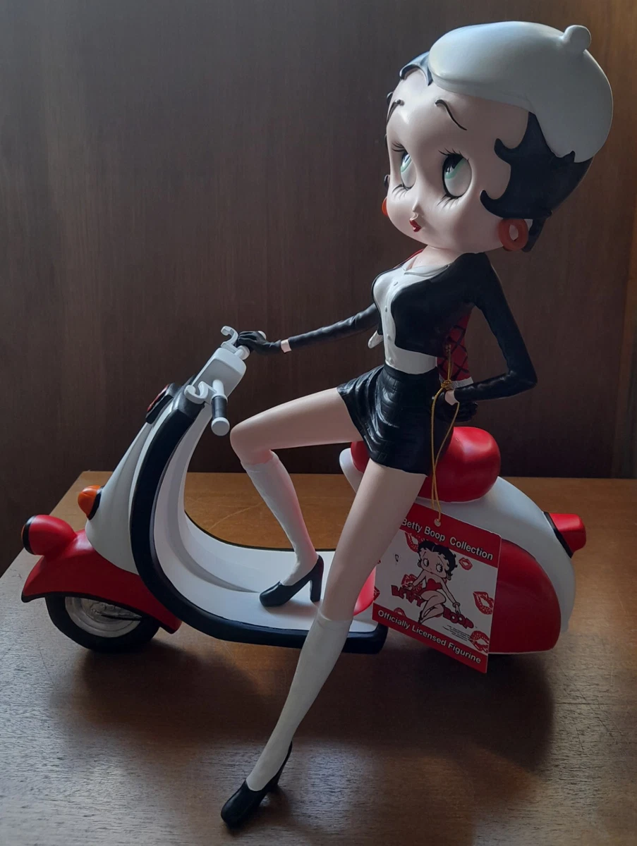 Betty moped 2024