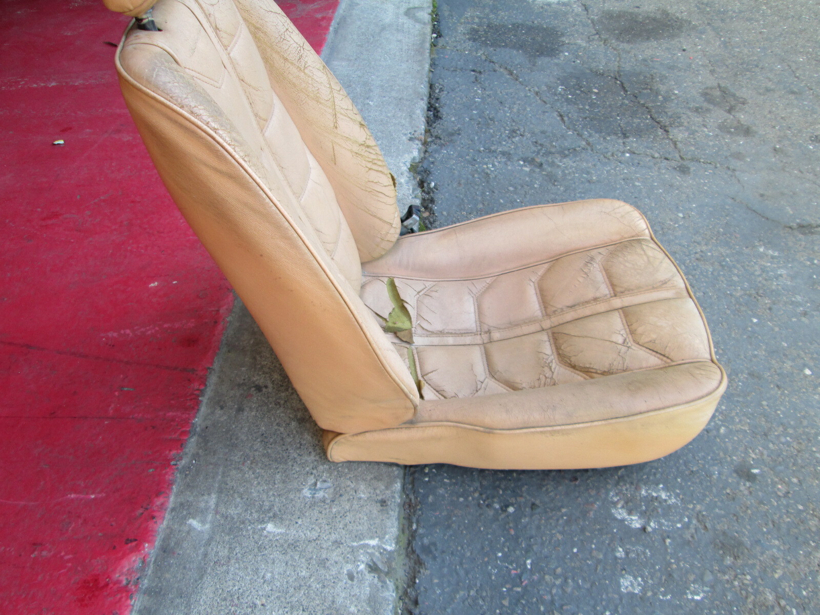 Ferrari 308 QV -  LH Seat - Beige - USED