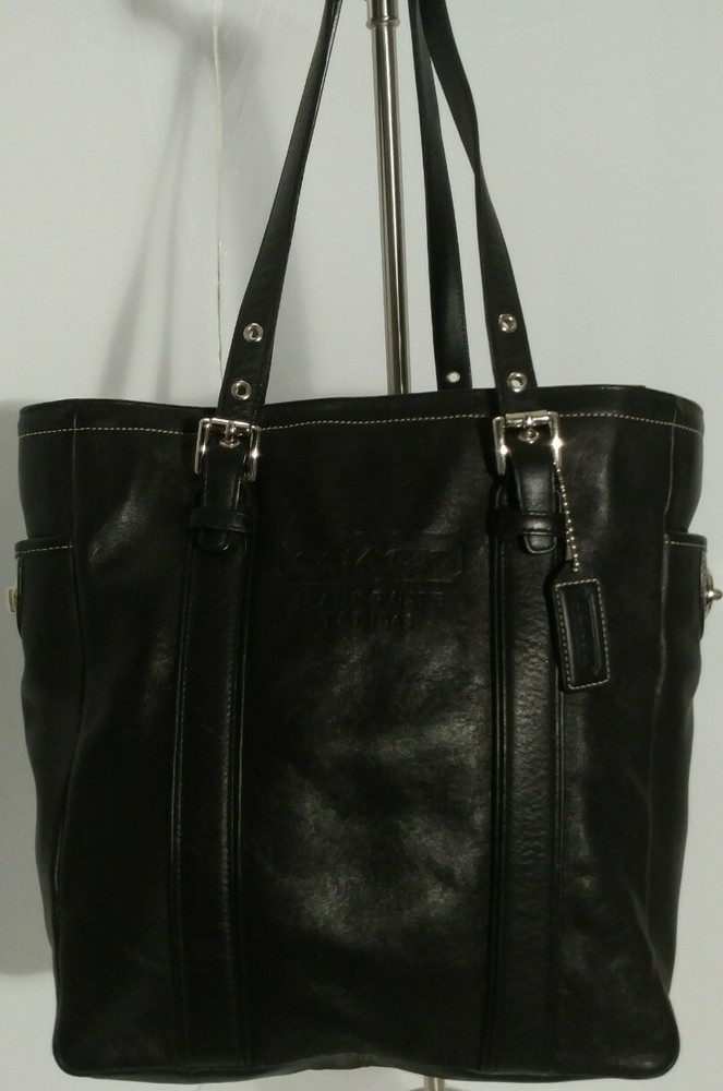 COACH Leather black handbags LNC (C13c)