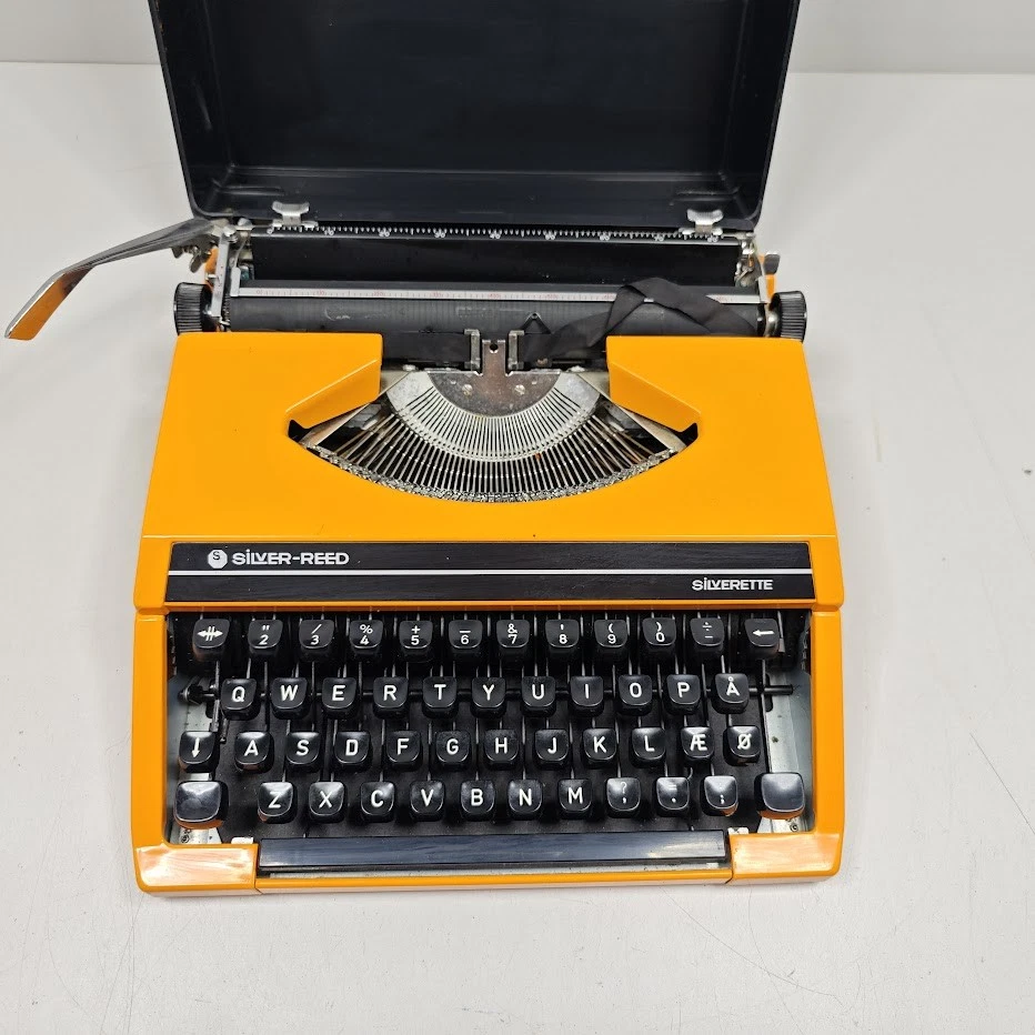 Silver-Reed Silverette Typewriter - Untested, For Parts, Vintage - Image 2 of 4