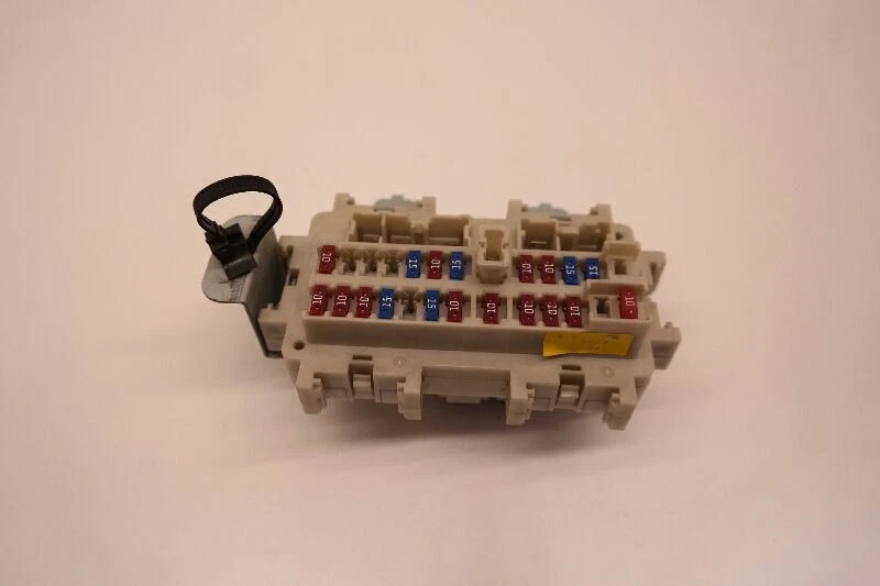 2006 Nissan 350Z Fuse Box Engine VIN A 4th Digit VQ35DE - Image 4 of 4