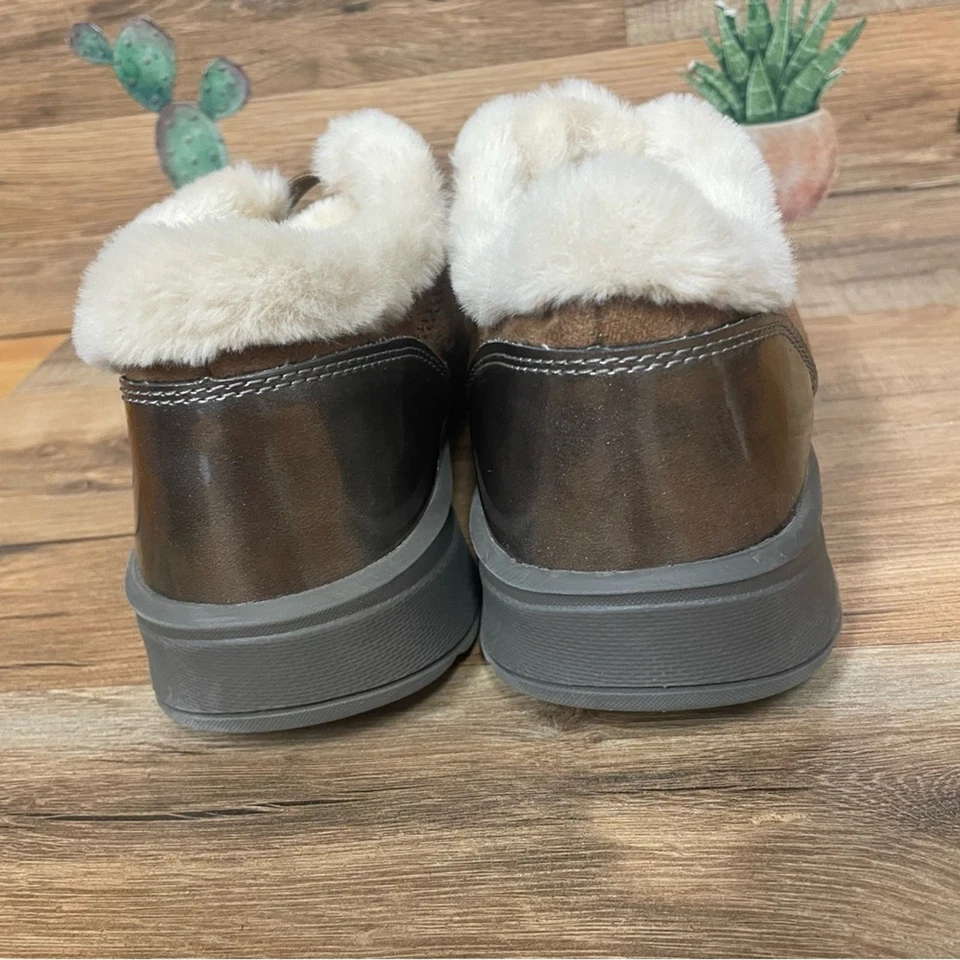 Bzees Golden Faux Fur Trim Washable Slip-on shoe Bootie sneaker women’s size 10  - Image 4 of 4