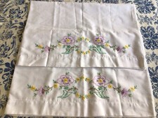 SET OF BEAUTIFUL VINTAGE HAND EMBROIDERED PILLOWCASES STANDARD SIZE FLORAL