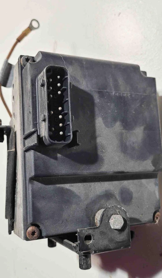 BMW 528i 1995-1998 montaje de pieza de freno antibloqueo Foto 2 de 4