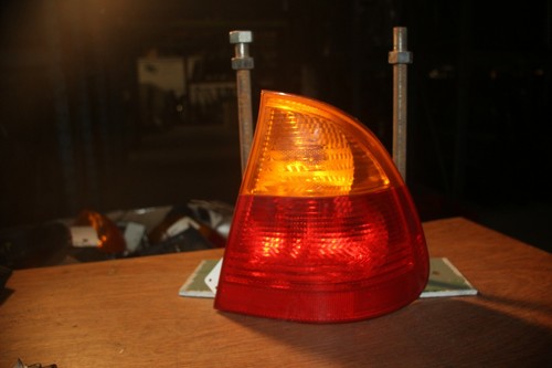 BMW 3ER (E46) 98- KOM.*RÜCKLICHT/HECKLEUCHTE* RECHTS 05/2002 AUSSEN ROT/GELB