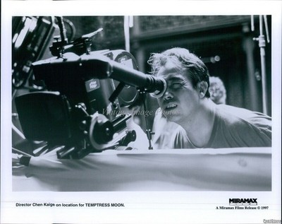 1996 Director Chen Kaige On Location For Romance Temptress Moon Movie Photo 8x10