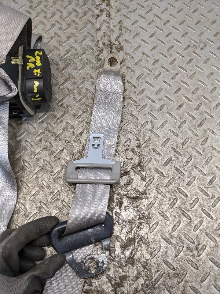 Retractor cinturón seguridad trasero derecho pasajero Chevy Blazer 95-01 1173455 Foto 2 de 4