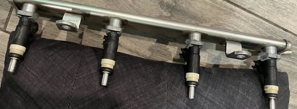 2011 Dodge Jeep Chrysler 2.4L Engine Fuel Rail W/Injectors OEM 04891575AA - Image 2 of 4