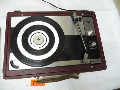 7785.      Wilson Diplomat Kofferplattenspieler   Vintage Plattenspieler