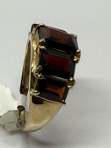 Ladies 10K Graduating Emerald Cut Garnet Ring 9mm Top Wide New With Tag Size 7 - Picture 3 of 7