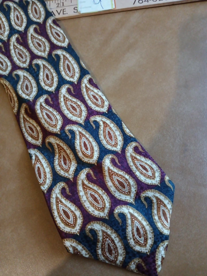Vollerei Men's Cravats 100% Silk Handmade In Italy VTG Red/Green/Gold Paisley... - Image 2 of 4