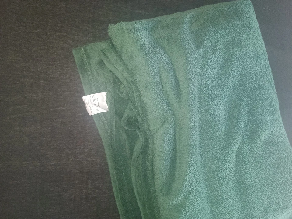 Flauschige leichte QVC CORAVELLE Heimdecke, Mikrofaser, ca. 150 x 180cm, grün - Bild 3 von 4