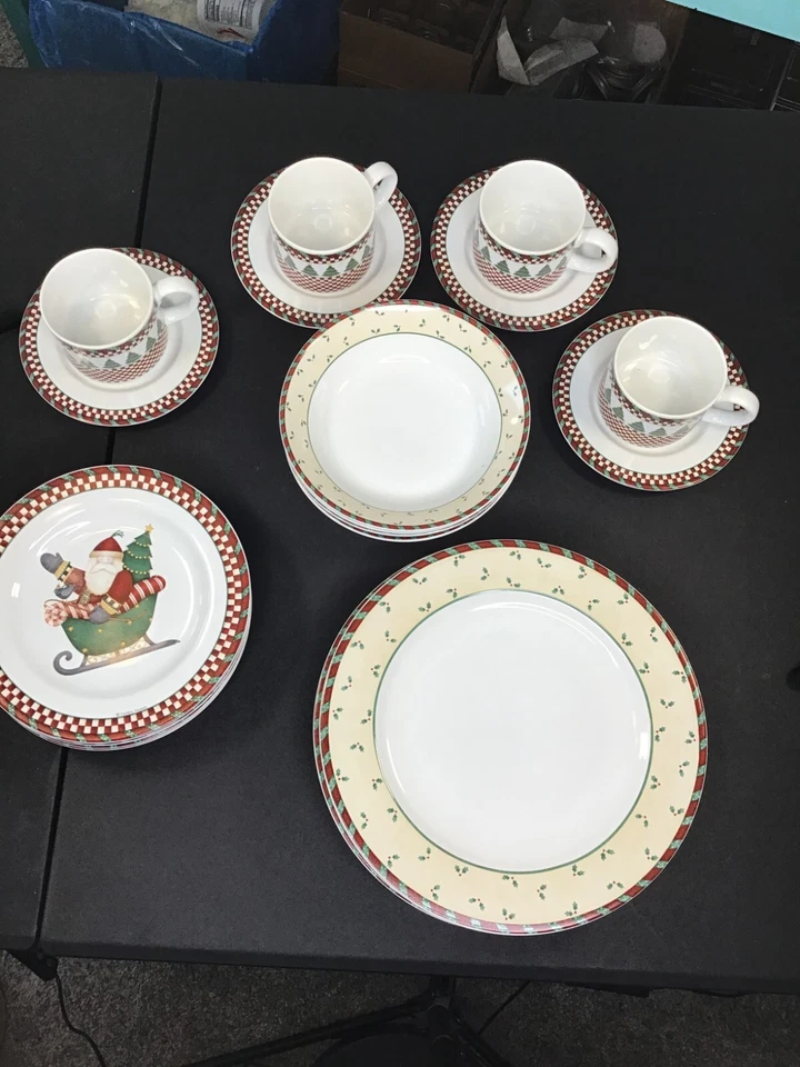 VTG Debbie Mumm Santa’s Spirit 20 PCS, 5 PC Place Settings For 4 , Stoneware Foto 4 de 4