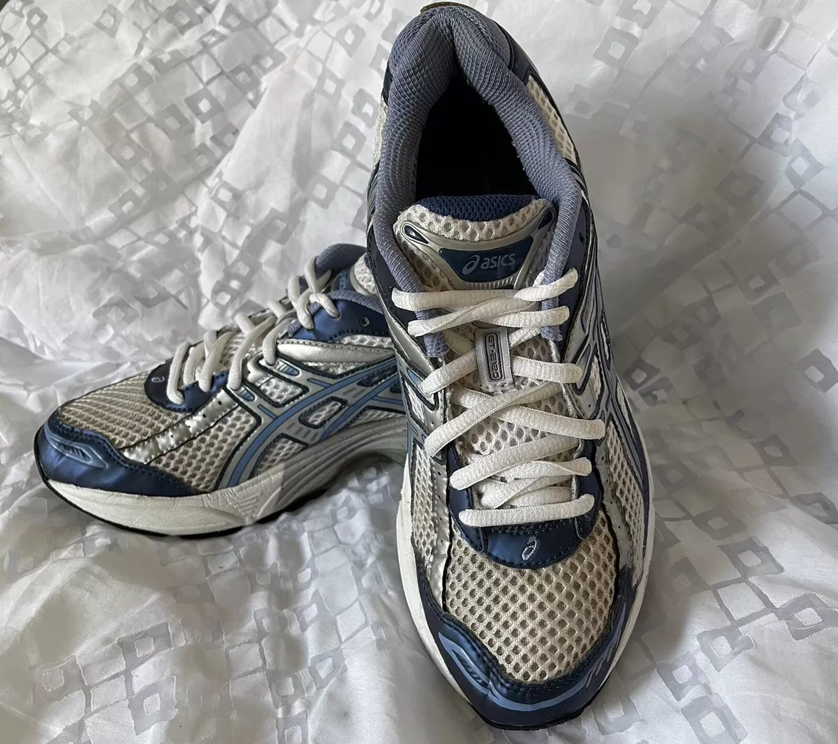 Asics Women s Gel GT 2120 Running Shoes White Blue Size 7.5 TN754