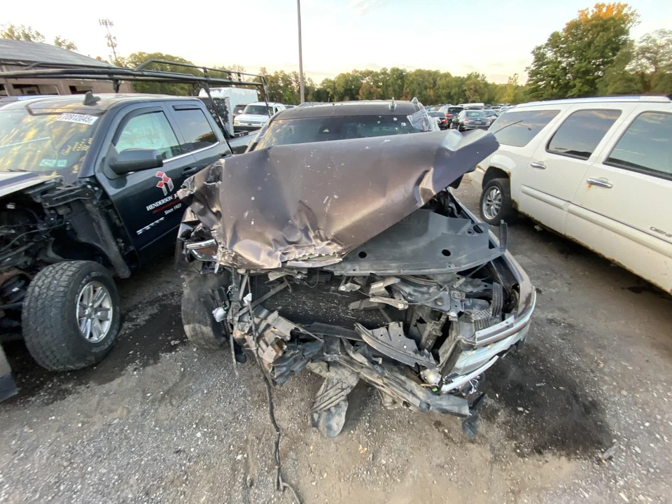Vidrio de ventilación de puerta trasera derecha usado se adapta a: Chevrolet Tahoe 2016 con vidrio solar op Foto 3 de 4