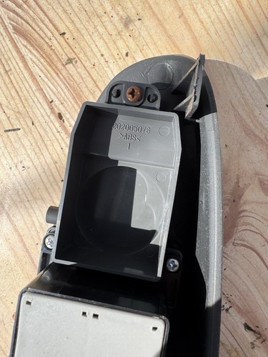 GENIUNE KIA RIO FRONT DRIVESIDE RIGHT WINDOW SWITCH 202004437 IN WORKING ORDER - Picture 4 of 4