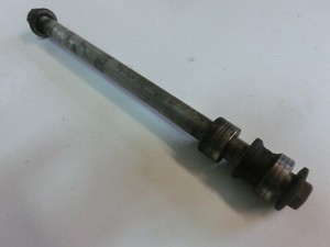 Honda VF 500 FII F2 PC12 84-87 Hinterradachse Achse Felge Schraube Hinterrad