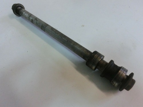 Honda VF 500 FII F2 PC12 84-87 Hinterradachse Achse Felge Schraube Hinterrad