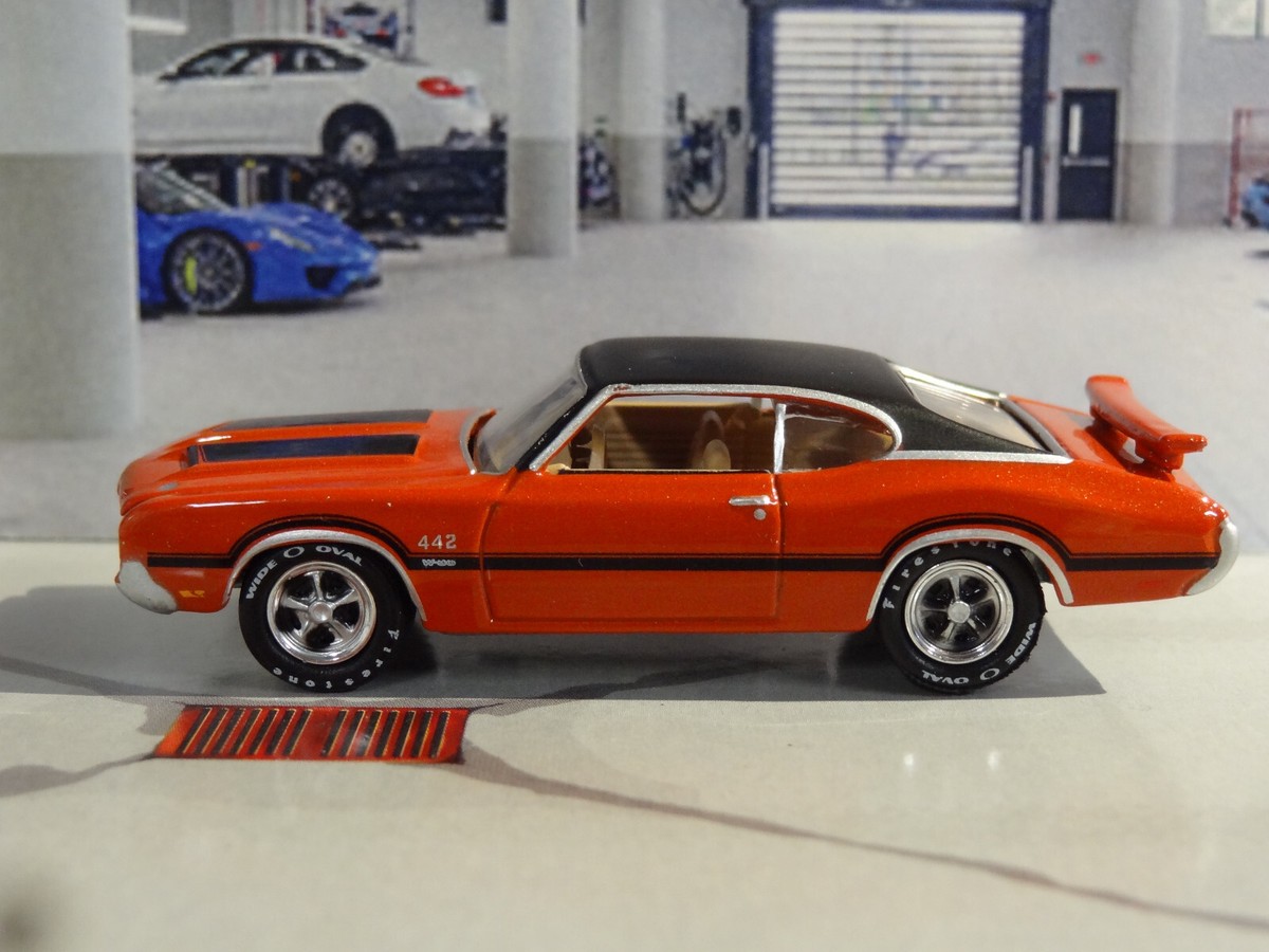 SPECIAL EDITION 1972 OLDS CUTLASS 442 V8 W-30 1/64 SCALE DIECAST