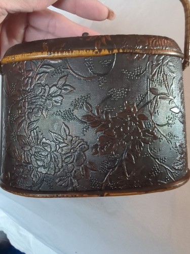 Vintage Ornate Wooden Handbag - Picture 11 of 14