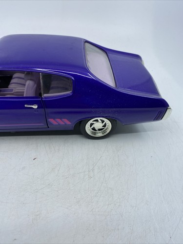 Ertl 1/18 Scale Diecast 7979 - 1970 Chevy Chevelle - Purple - Picture 4 of 14