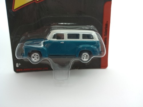 ©2010 JOHNNY LIGHTNING 1950 CHEVROLET 3100 SUBURBAN Diecast Blue & White 1/64 - Picture 3 of 8