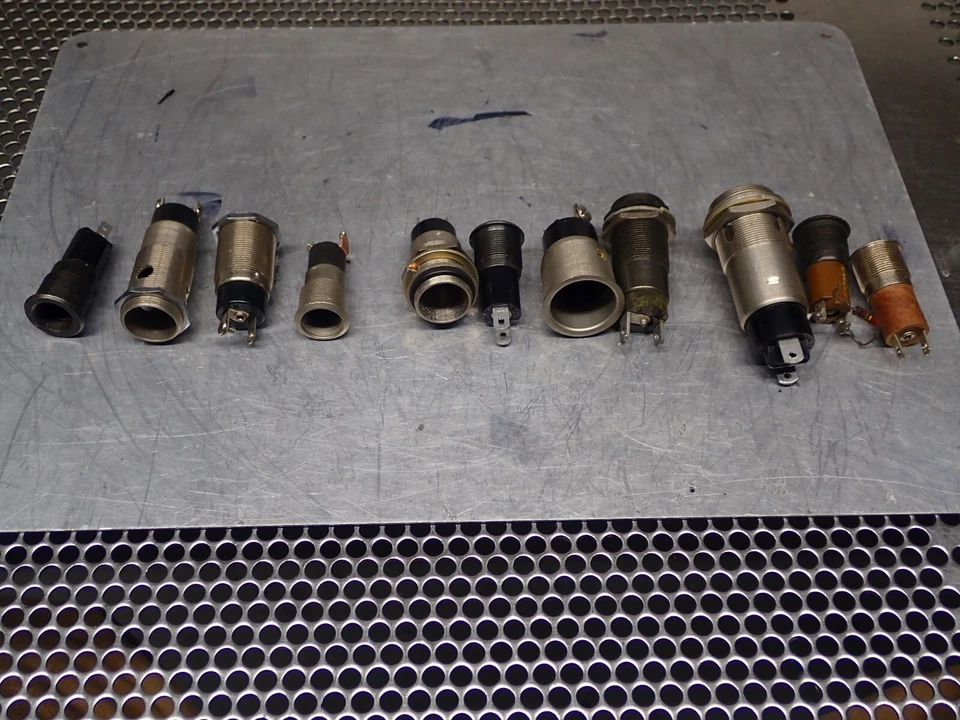 Dialco Dialight (Lot of 11) Misc. Indicator Light Sockets Used With Warranty Foto 3 de 4