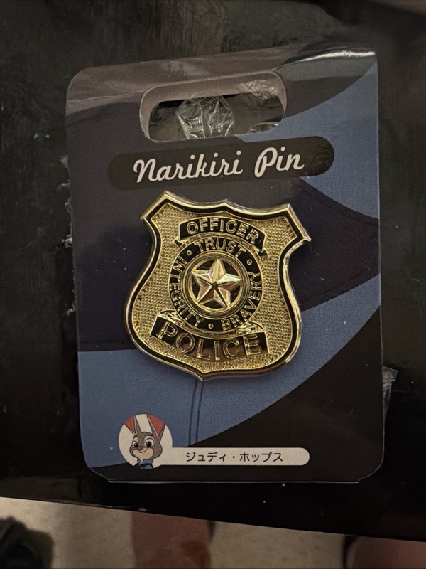 JDS ZOOTOPIA POLICE SHIELD BADGE NARIKIRI DISNEY PIN 125195 - WATCH THE VIDEO