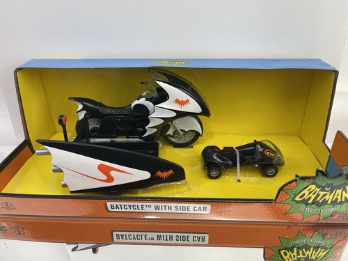 McFarlane DC Retro Batman '66 Classic TV Series Batcycle with Robins Side Car - Picture 1 of 7