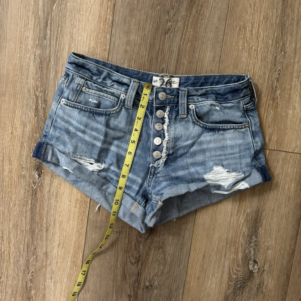 WE THE FREE | FREE PEOPLE Size 26 Button Fly Rolled Cuff Blue Denim Shorts Beach - Image 4 of 4