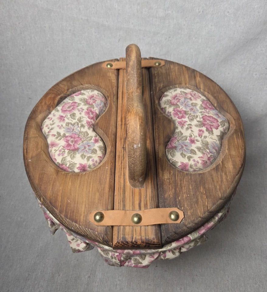 Vtg Country Cottagecore Crate Basket Floral Lined Wood Split Lid Heart Handle - Image 3 of 4