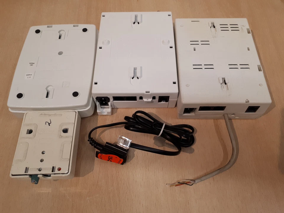 2 X T Net ISDN Box  -  1 X T DSL 3  Box  -  1 X   UAE-DAT 300 Box - Bild 2 von 2