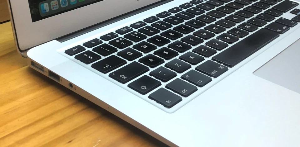 Apple MacBook Air 13" 2017 · i5 · 8GB · 251GB, photo 3 of 5