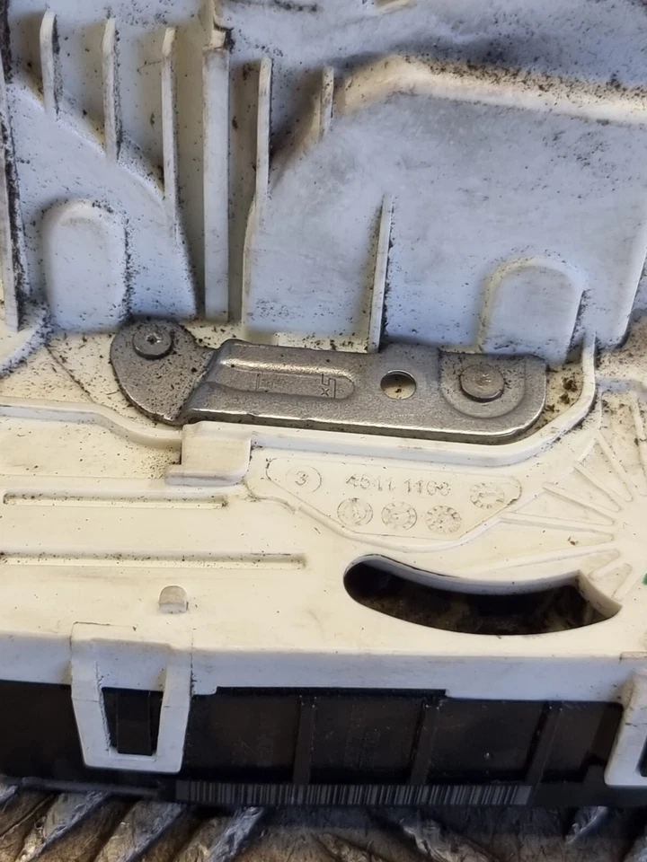 Cierre de puerta Volkswagen Crafter A9067201435 cerca del lado izquierdo 2,5 L DSL 2008 Foto 2 de 4