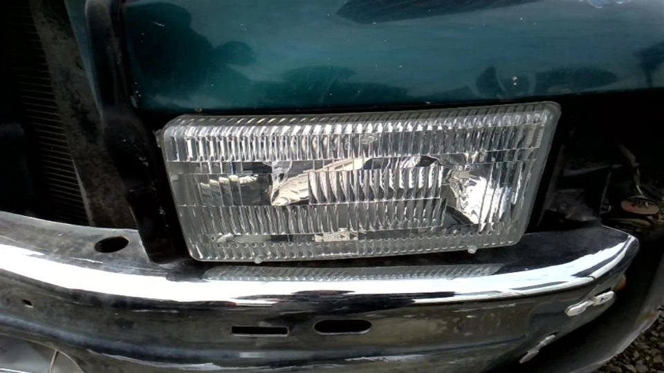 Farol RAM1500 1999 31023935 - Imagem 2 de 4