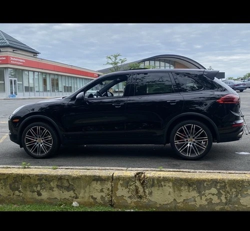 2016 Porsche Cayenne TURBO Image 1 of 2