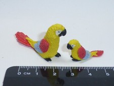 1:12 Scale Adult and baby Parrots Dolls House Miniature Garden Bird YB