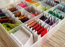 SCATOLA PORTA MATASSINE PER MOULINE 100 FARFALLINE AVVOLGIFILO DMC MILWARD PRYM