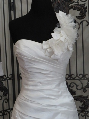 571W MODECA MARCIA SZ 10 BEAUTIFUL ON SHOULDER FORMAL WEDDING DRESS GOWN - Picture 7 of 18