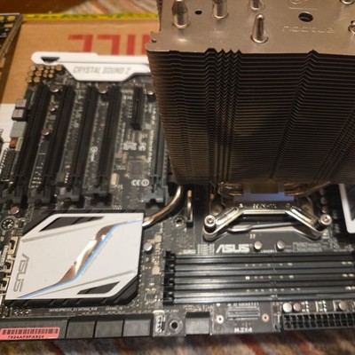 ASUS X99-Deluxe ATX LGA2011-V3 DDR4 Motherboard w/ Intel i7-5820k CPU