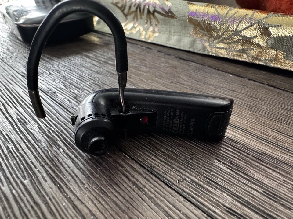 BlueAnt Q3 Voice-Command A2Dp black music headset phone book caller ID Bluetooth - Image 2 of 4