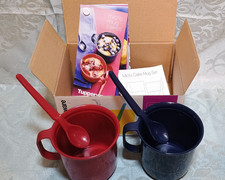 Tupperware, set de 2 micro cake mug avec cuillères bleu et rouge dans boite
